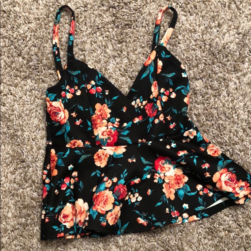 🌼4/$20 Black floral tank top